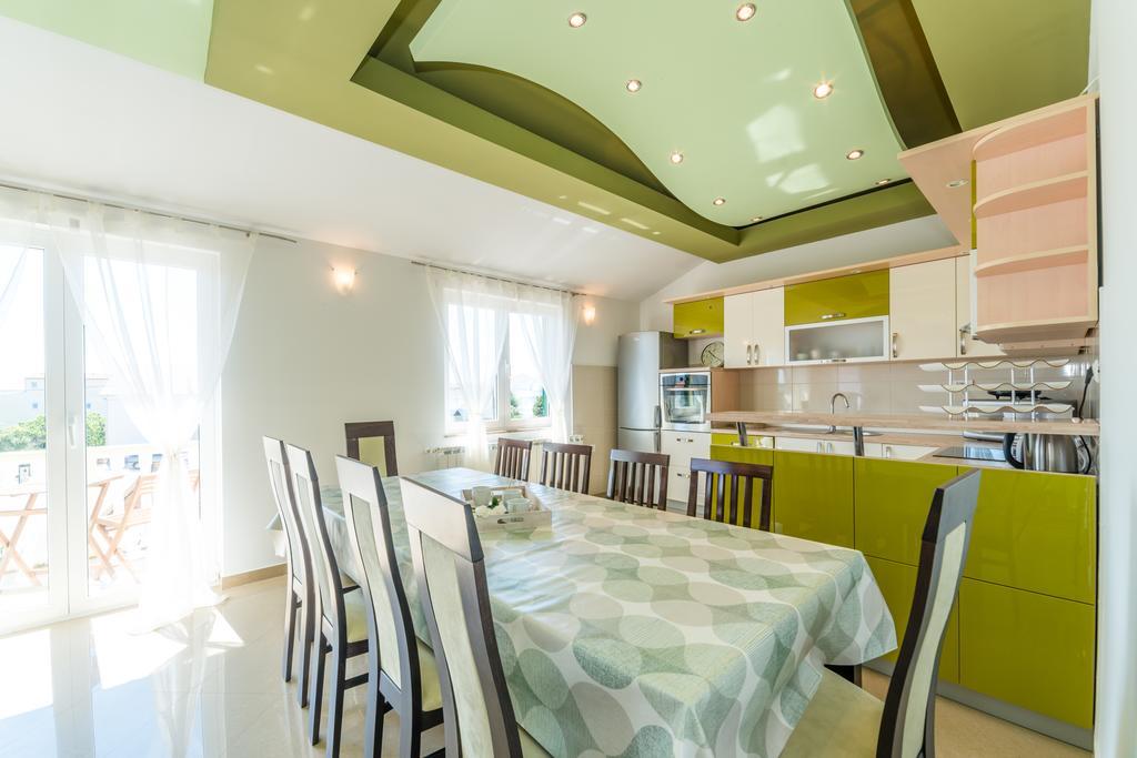 Crowonder Sun&Fun Holiday House With Large Swimming Pool, Playroom And Garden Bibinje Exterior photo