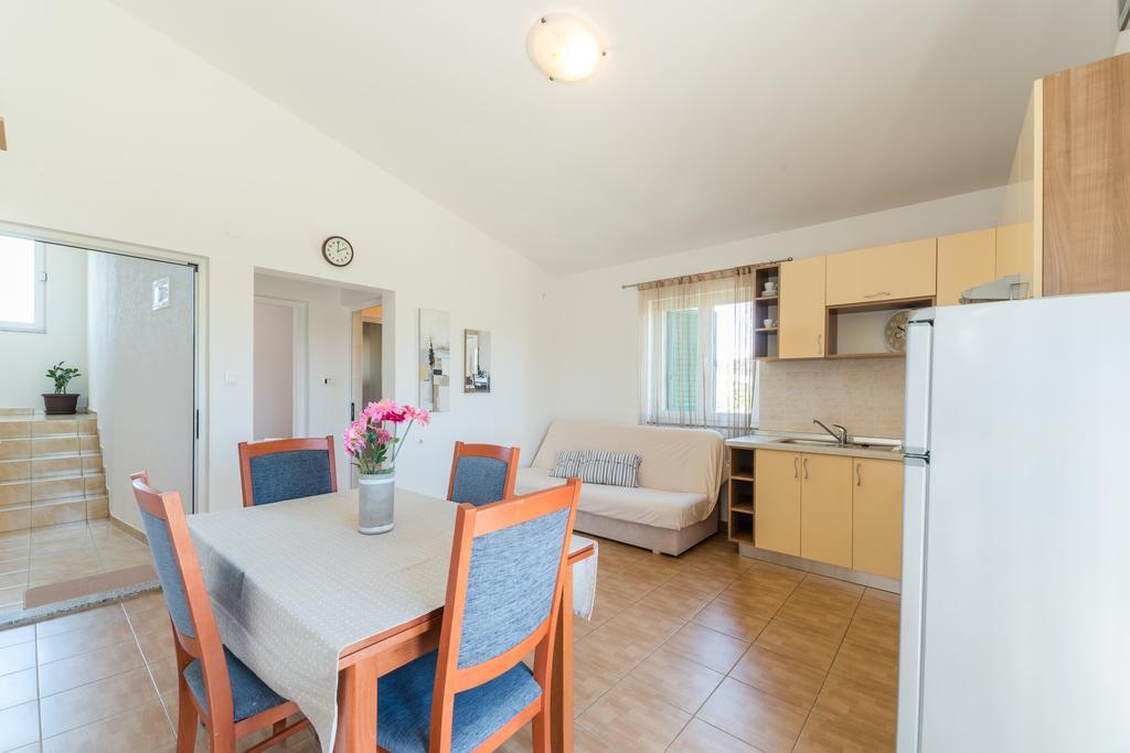 Crowonder Sun&Fun Holiday House With Large Swimming Pool, Playroom And Garden Bibinje Exterior photo